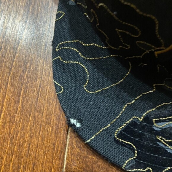 New Era MLB New York Yankees Black Gold Metallic Fitted Cap 7 3/8 - Picture 7 of 7